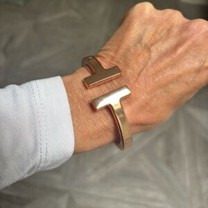 ❌SOLD❌Chunky rose gold double T bangle in good used condition